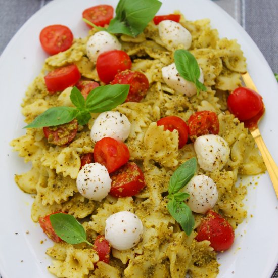 Pesto Caprese Pasta Salad