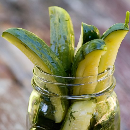 Easy Homemade Dill Pickles!