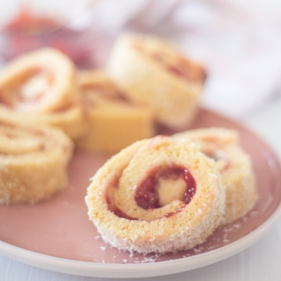 strawberry Swiss roll cake