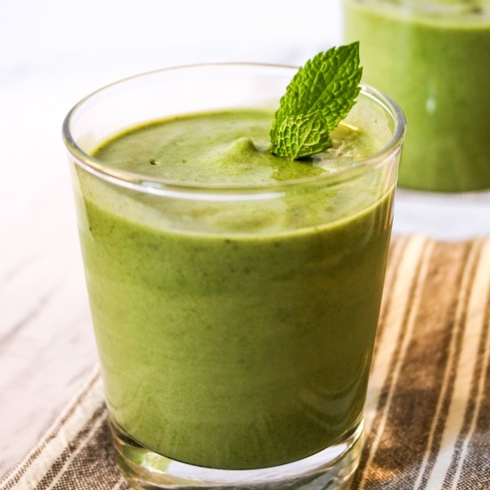 Creamy Mint and Avocado Smoothie