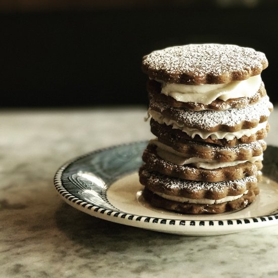 Vegan Root Beer Float Cream Cookies