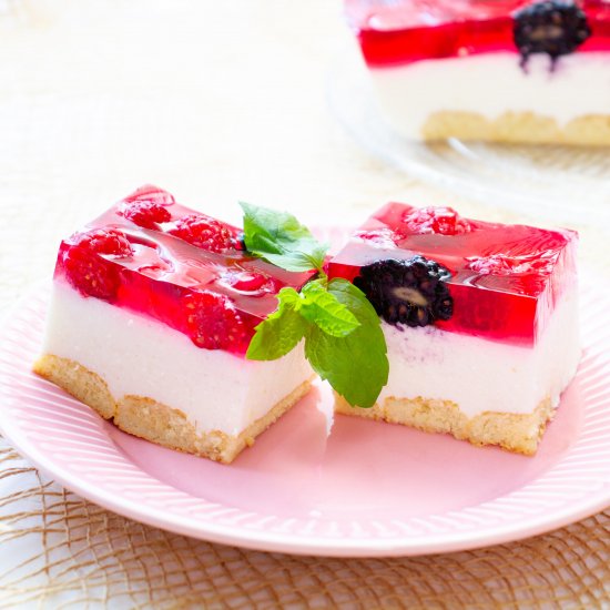 No-bake cheesecake with fruits