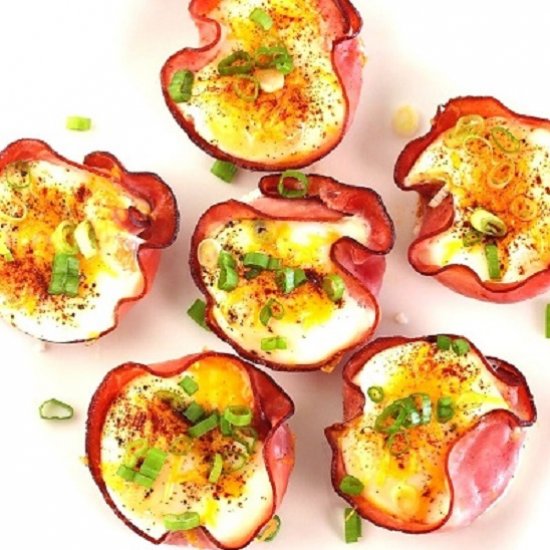 cheesy baked eggs in ham cups