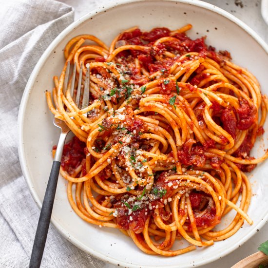 25-Minute Bucatini All’Amatriciana