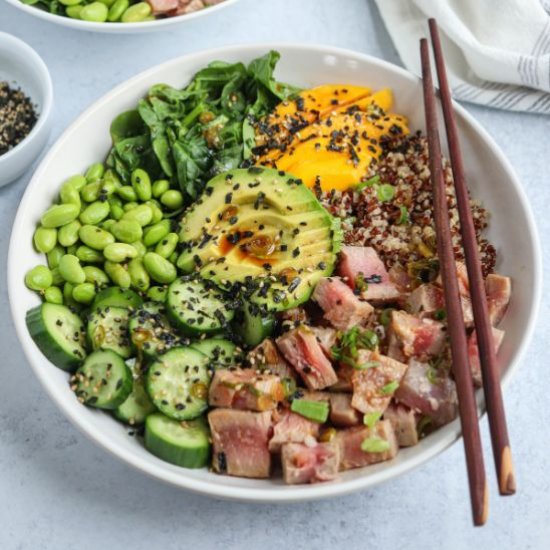 Qunioa Poke Bowl with Seared Tuna