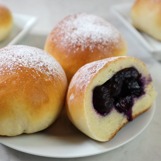 Yoghurt blueberry buns