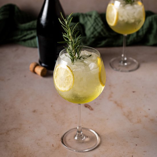 Limoncello Spritz