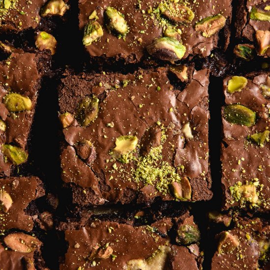 Halva and pistachio brownies