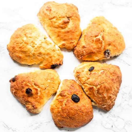 Raisin scones with buttermilk