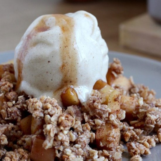 Vegan Apple Crisp (Healthy & Easy)