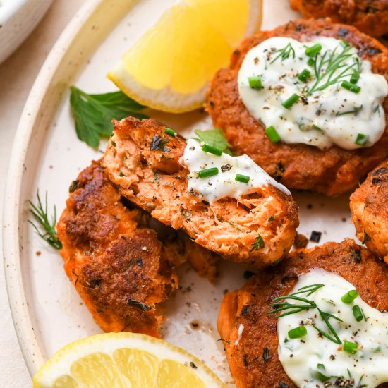 Whole30 Salmon Cakes