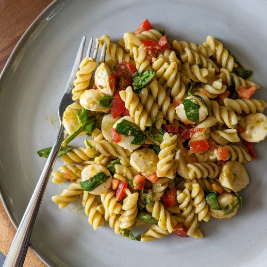 Caprese Pesto Pasta