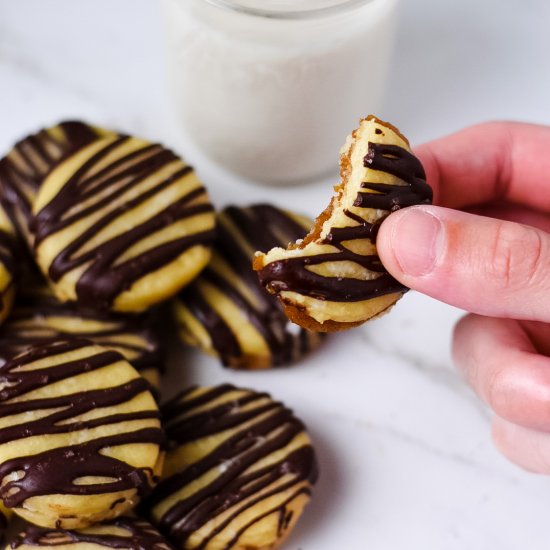 Vegan Chocolate Caramel Cookies