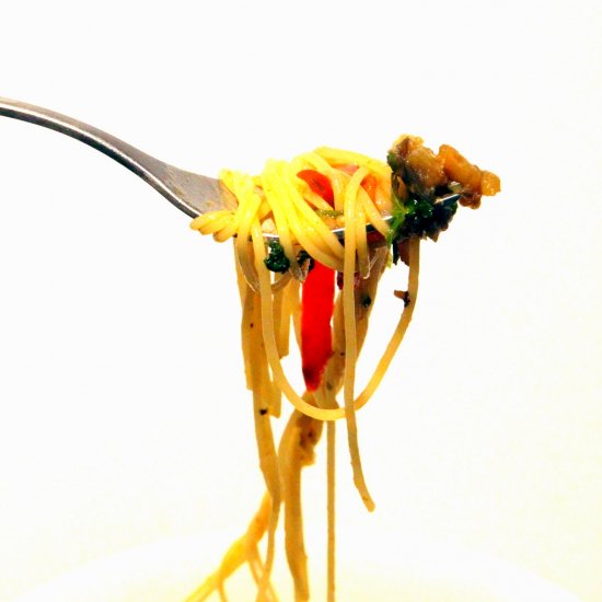 Spaghetti with Capsicum Stripes