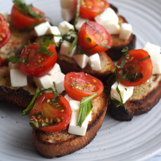 Caprese Crostini