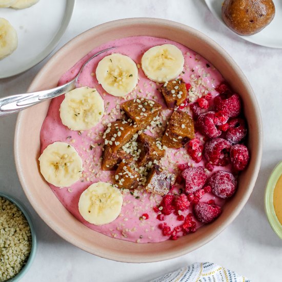 Raspberry Yogurt Smoothie Bowl