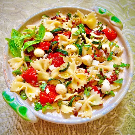 Pasta with tomatoes and zucchini