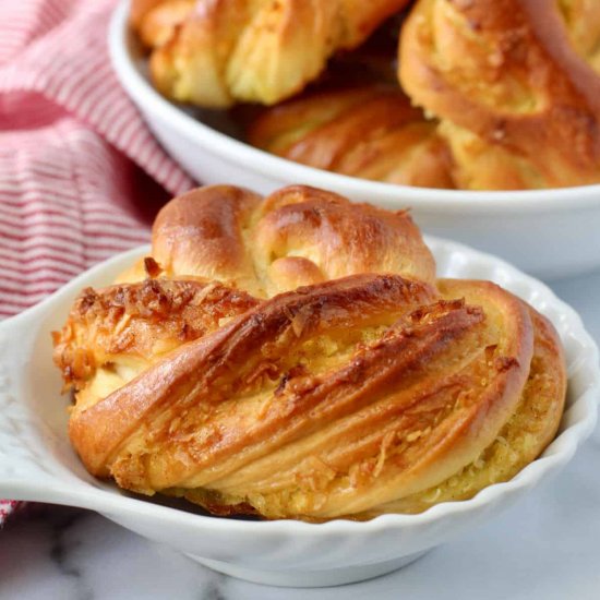 Hong Kong Bakery-Style Coconut Buns