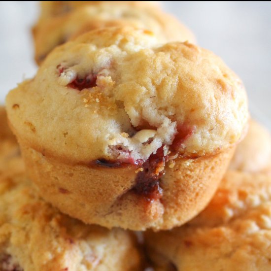 Strawberry shortcake muffins