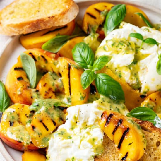 Grilled Peaches and Burrata Salad