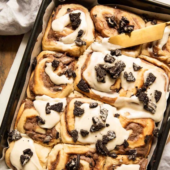 Cookies & Cream Cinnamon Rolls