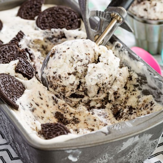 No-Churn Cookies & Cream Ice Cream