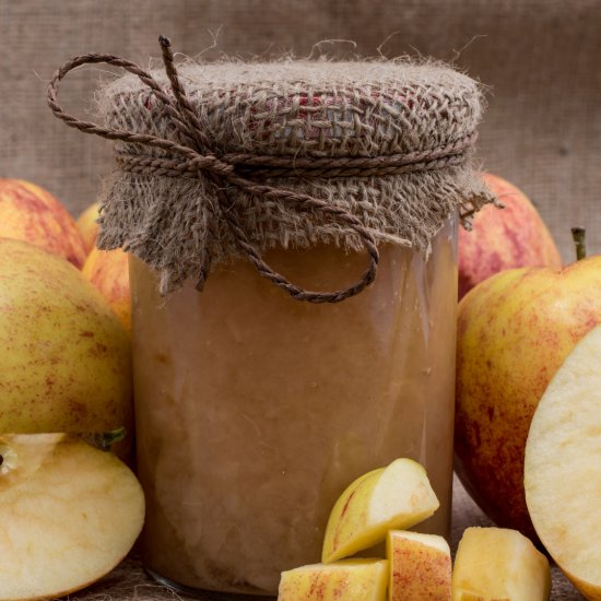 How to Can Applesauce at Home