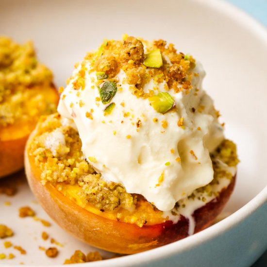 ROASTED PEACHES WITH PISTACHIO CRUM