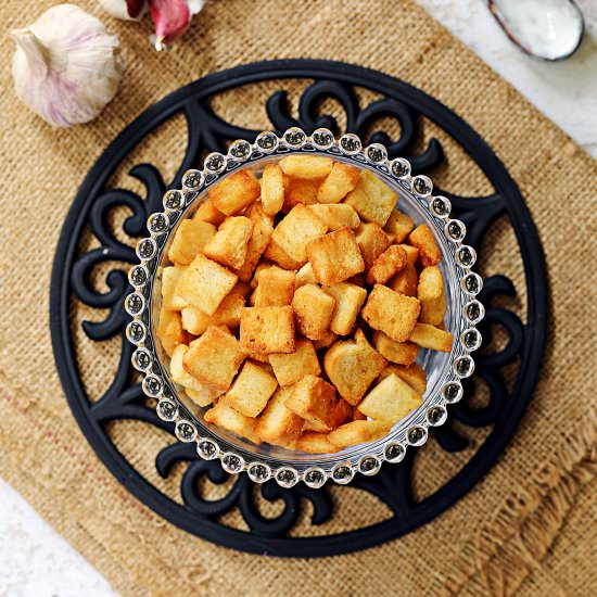 Easy Garlic Croutons