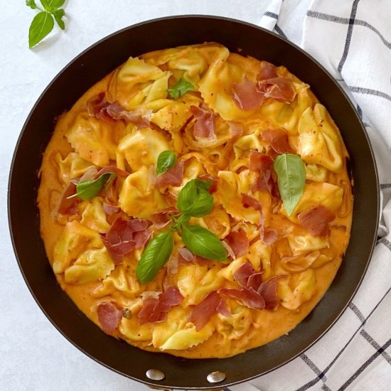 Tortellini Pasta with Pink Sauce