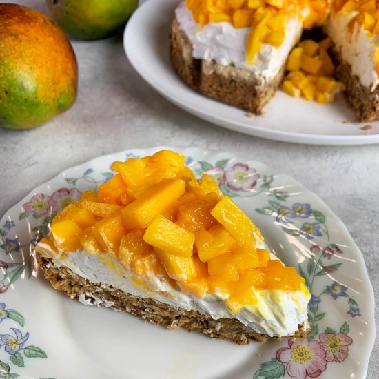 Mango meringue cake (mostachon)