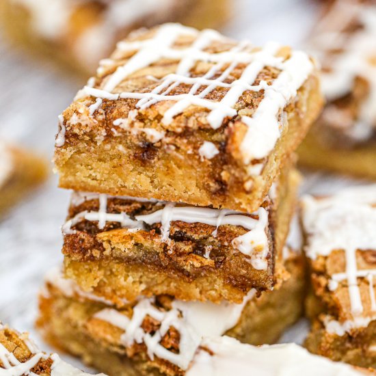 Cinnamon Roll Blondies