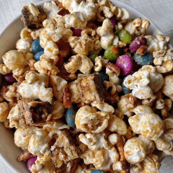 Peanut Butter Pretzel Popcorn Mix