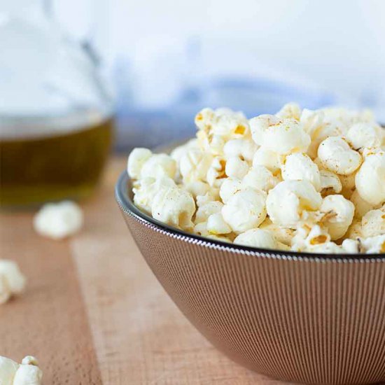 Homemade Stovetop Popcorn (Easy)