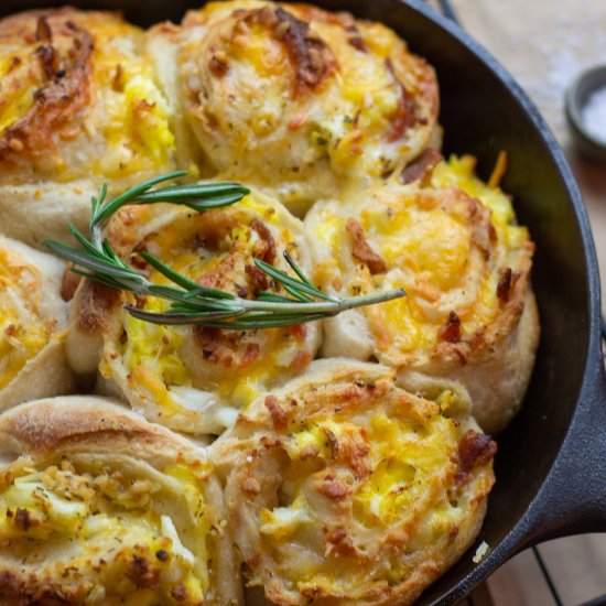 Garlic and Herb Breakfast Rolls