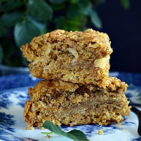 Pumpkin cake with almonds