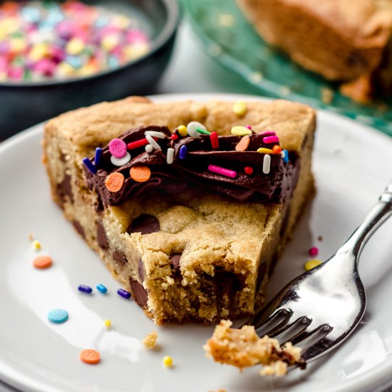 chocolate chip cookie cake