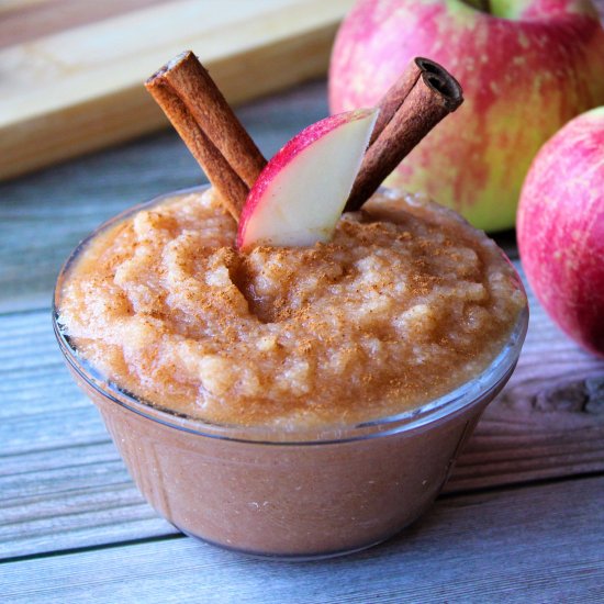 Homemade Raw Applesauce