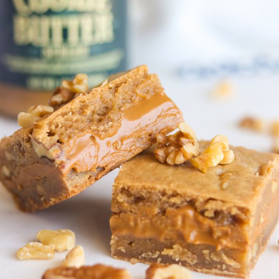 Cookie Butter Stuffed Blondies