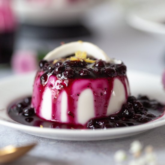 Vegan Panna Cotta with Blueberries