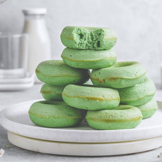 BAKED MATCHA DONUT WITH WHITE CHOCO