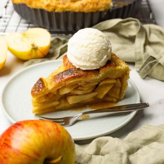 Homemade apple pie