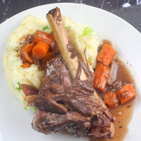 Slow cooked lamb shanks in gravy