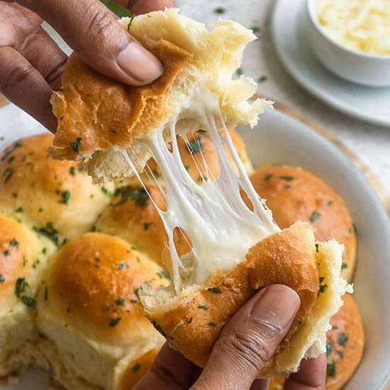 Cheesy Garlic Pull-Apart Bread