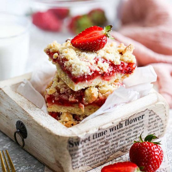 Strawberry Crumble Bars Recipe