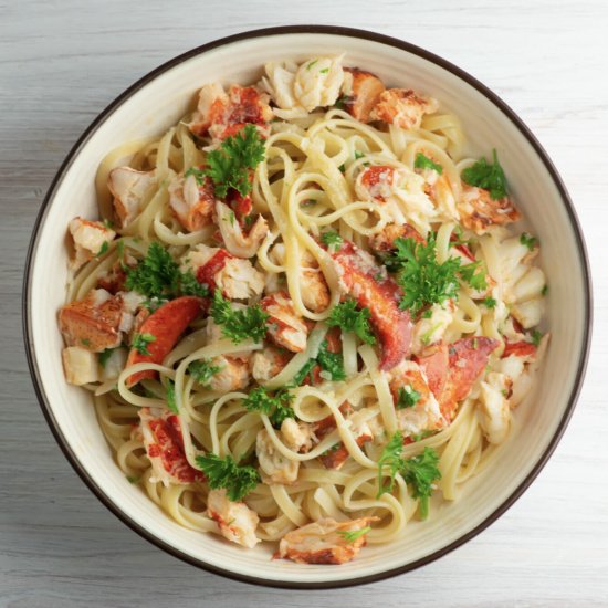 Lemon Garlic Lobster Pasta