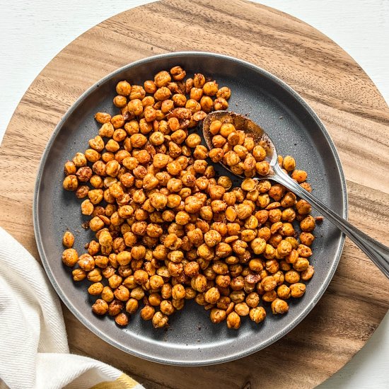 smoky garlic roasted chickpeas