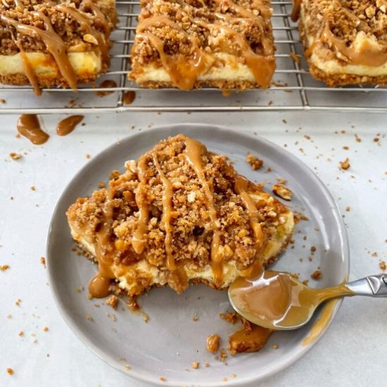 Apple Crumble Cheesecake Bars