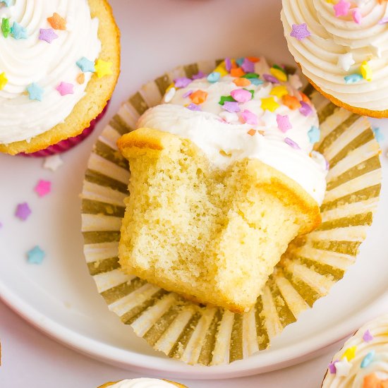 Easy Vanilla Cupcakes