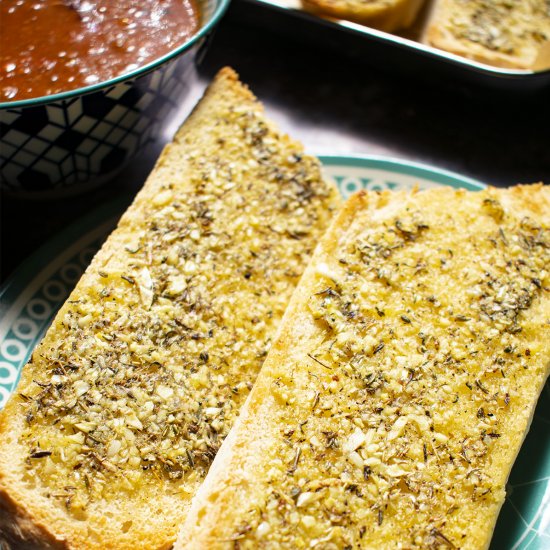 Easy Garlic Bread {Yummy Healthy}